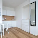 Hilltop Apartments - Studio Rooms In City Centre