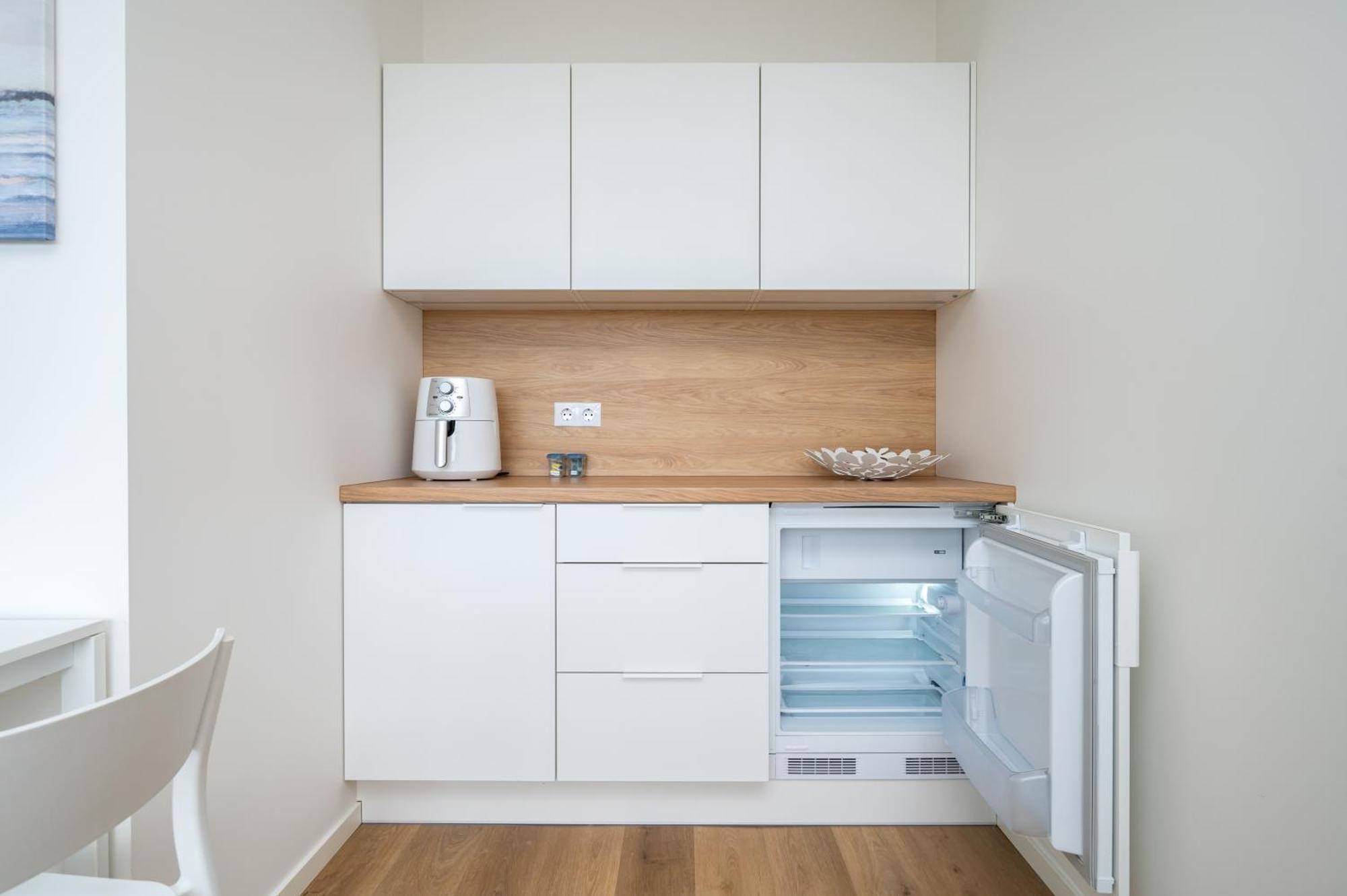 Hilltop - Studio In City Centre Apartment